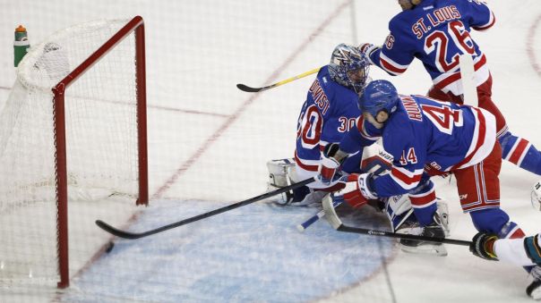 Matt Hunwick save on the line 10-19