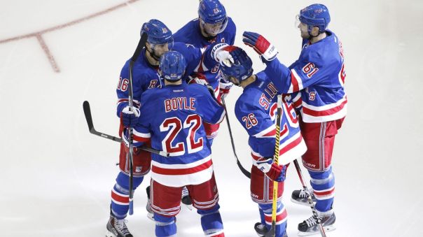 St. Louis and teammates celebrate 11-17
