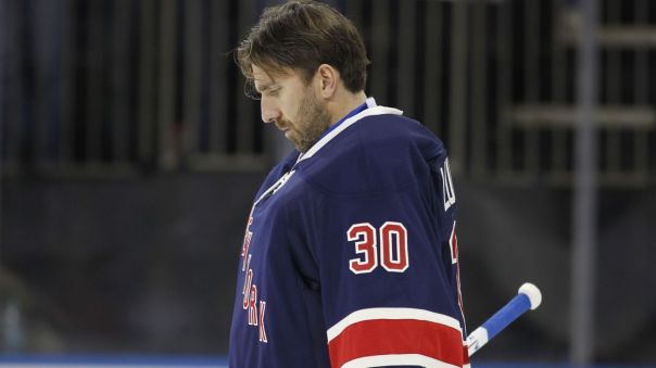 lundqvist during anthem 11-1