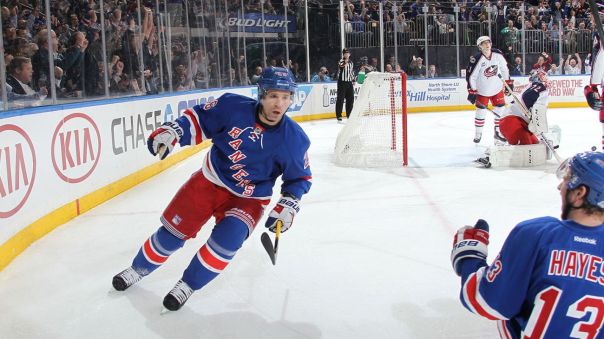 martin st. louis goal celebration 4-6