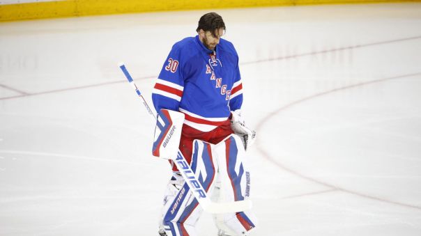 henrik lundqvist during anthem 5-2