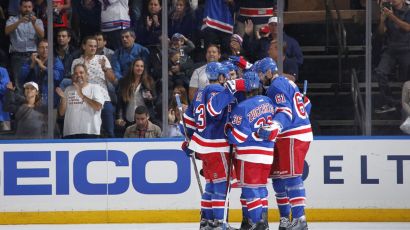 Rangers celebrate a goal 9-30