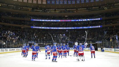 rangers salute the crowd 10-19