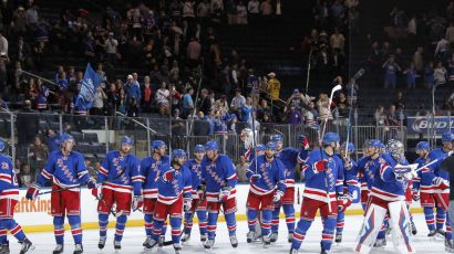 rangers salute the crowd 9-30