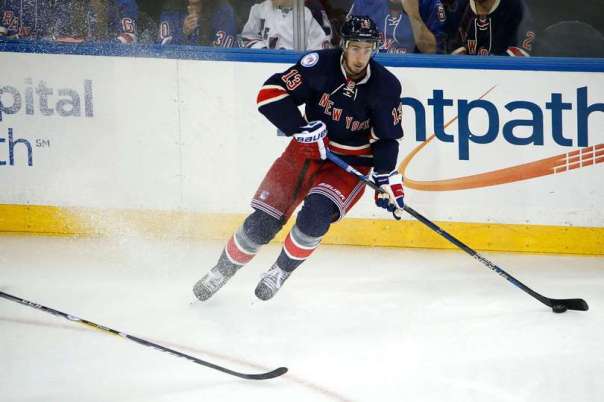 kevin-hayes-full-body-profile-10-19